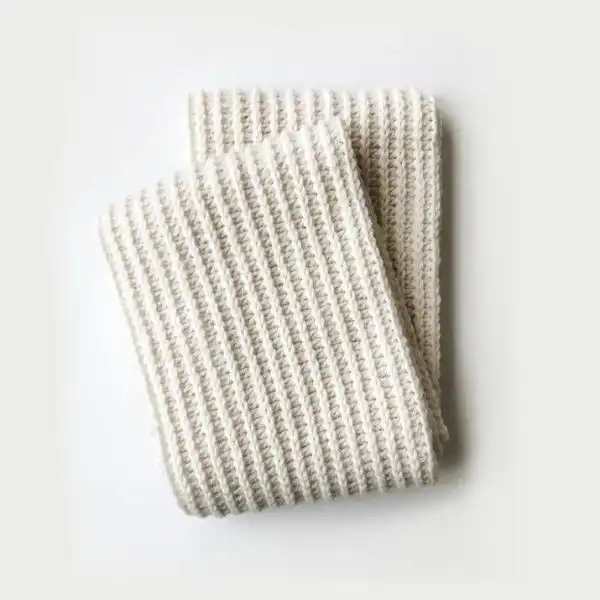 Ribbed Scarf With Alternating Stitches