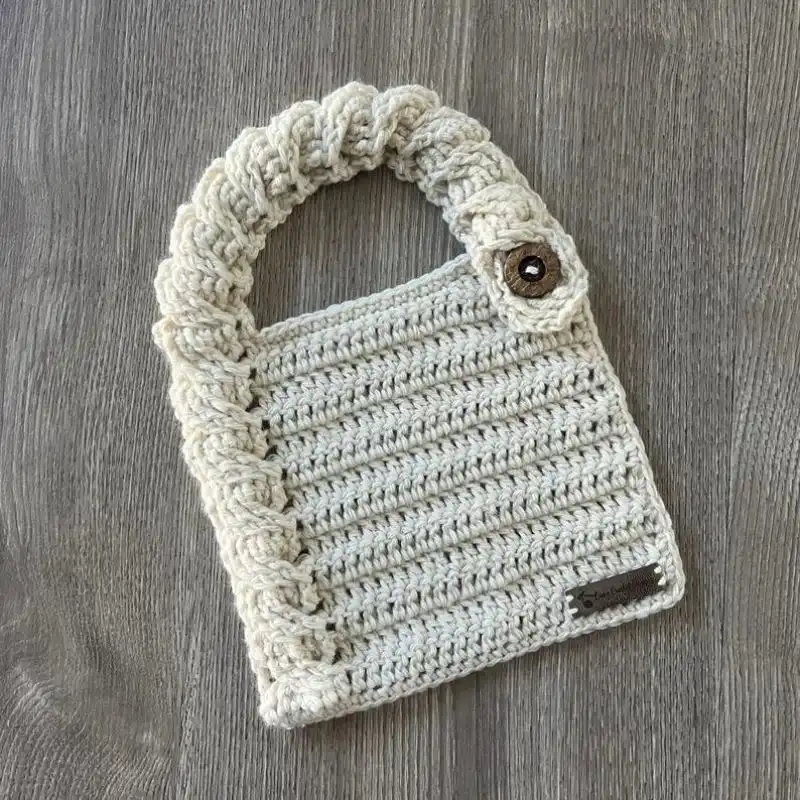 Cooper Cabled Baby Bib