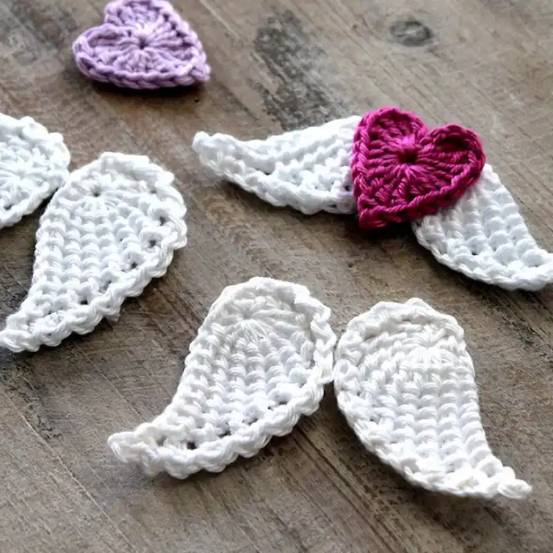 Crochet Pattern Pair of Wings with Heart