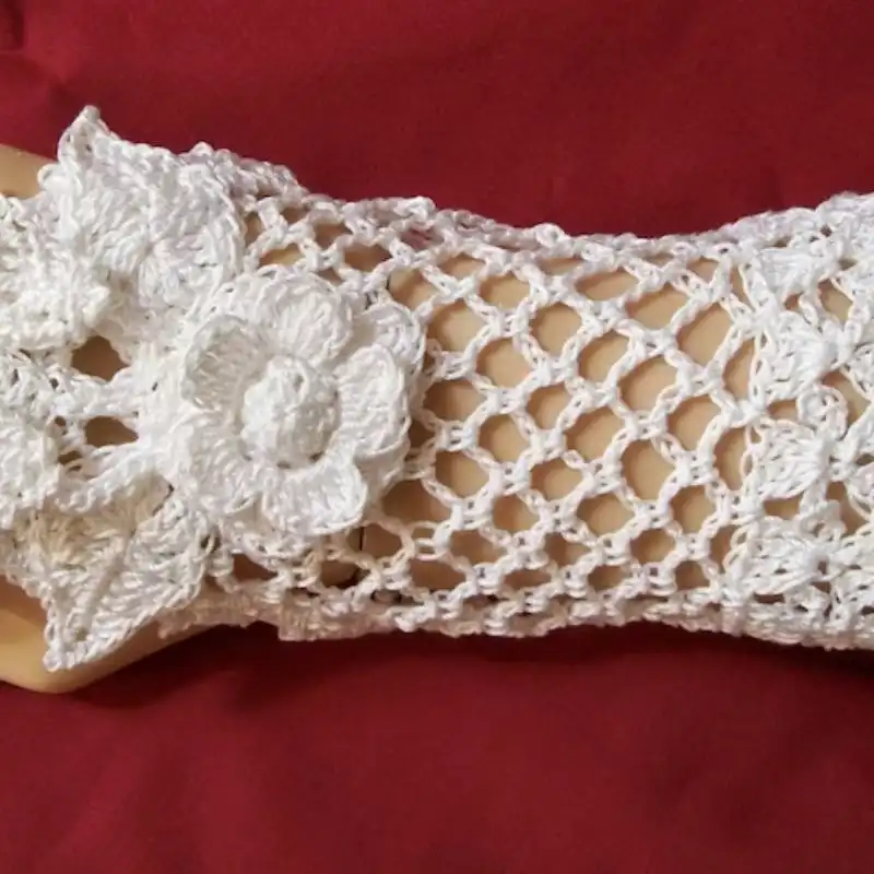 Brides Fingerless Gloves Crochet Pattern