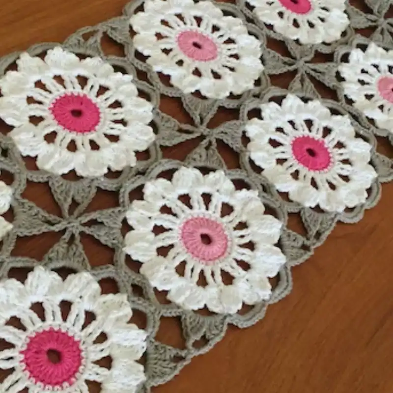 Fields Of Daisies Table Runner