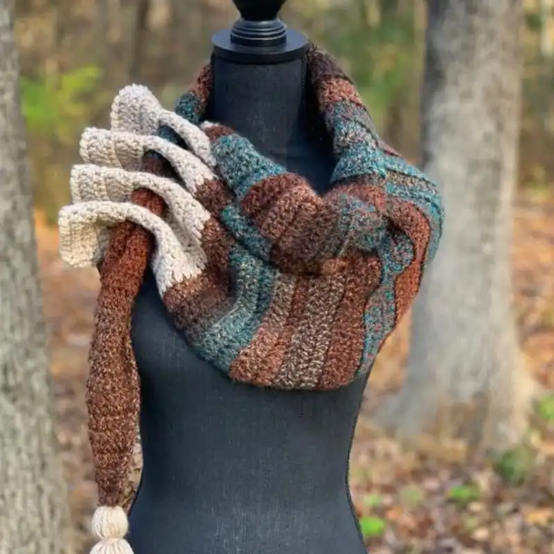 Cari Keyhole Crochet Scarf Pattern