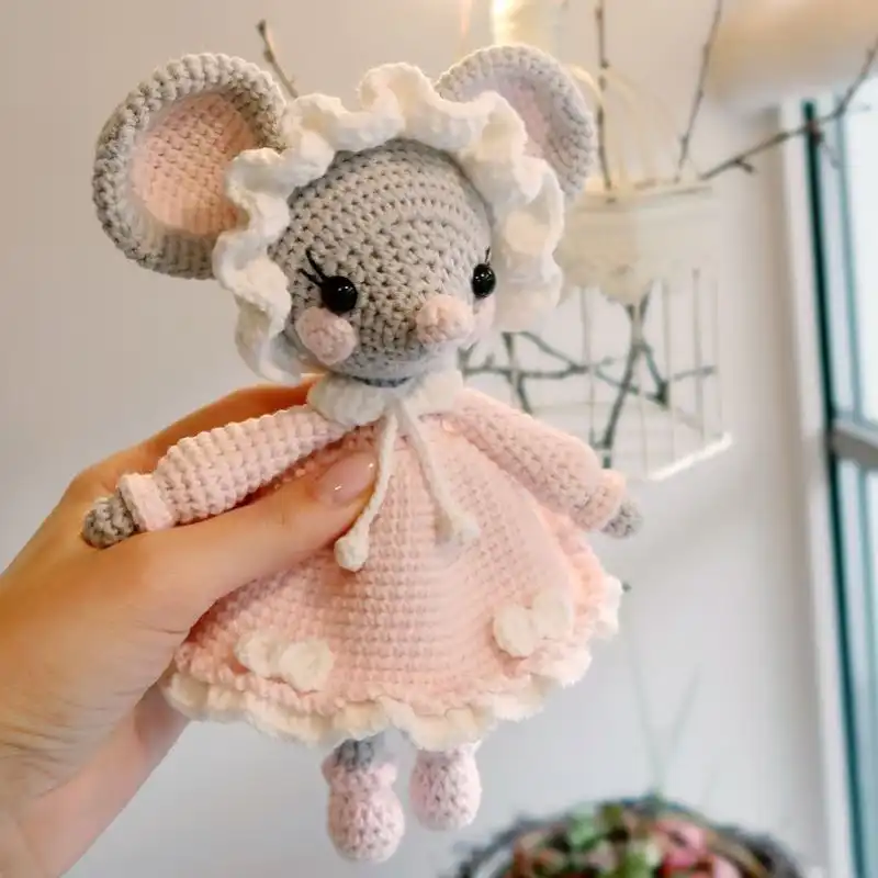 Cute Little Mouse With Dress Bonnet Pattern