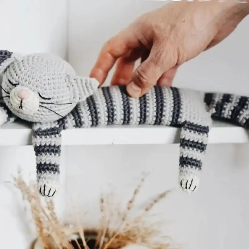 Easy Sleepy Cat Crochet Pattern